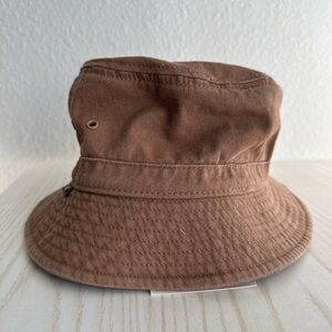 Bucket hat / Aritzia / TNA